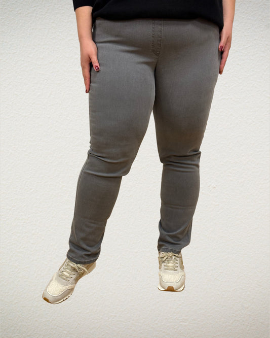 graue Jeans mit Elastan von Raphaela by Brax - Modell Lavina -  grosse Grössen - DE BOER plus Luzern