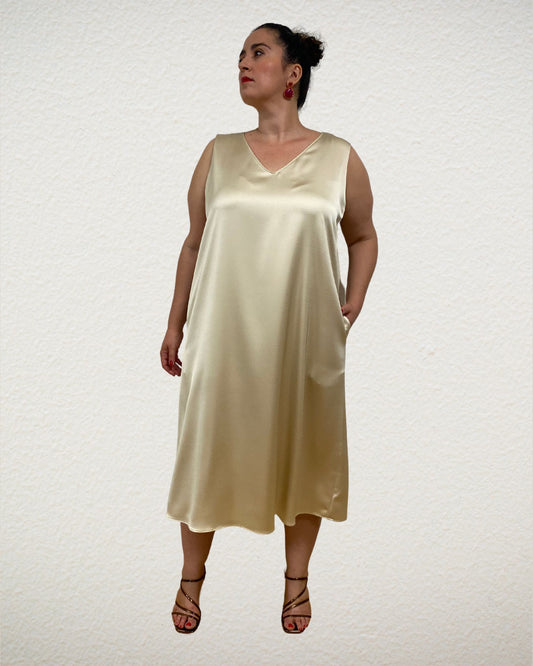 satiniertes Kleid ohne Arm in gold von Marina Rinaldi - grosse Grössen - DE BOER plus