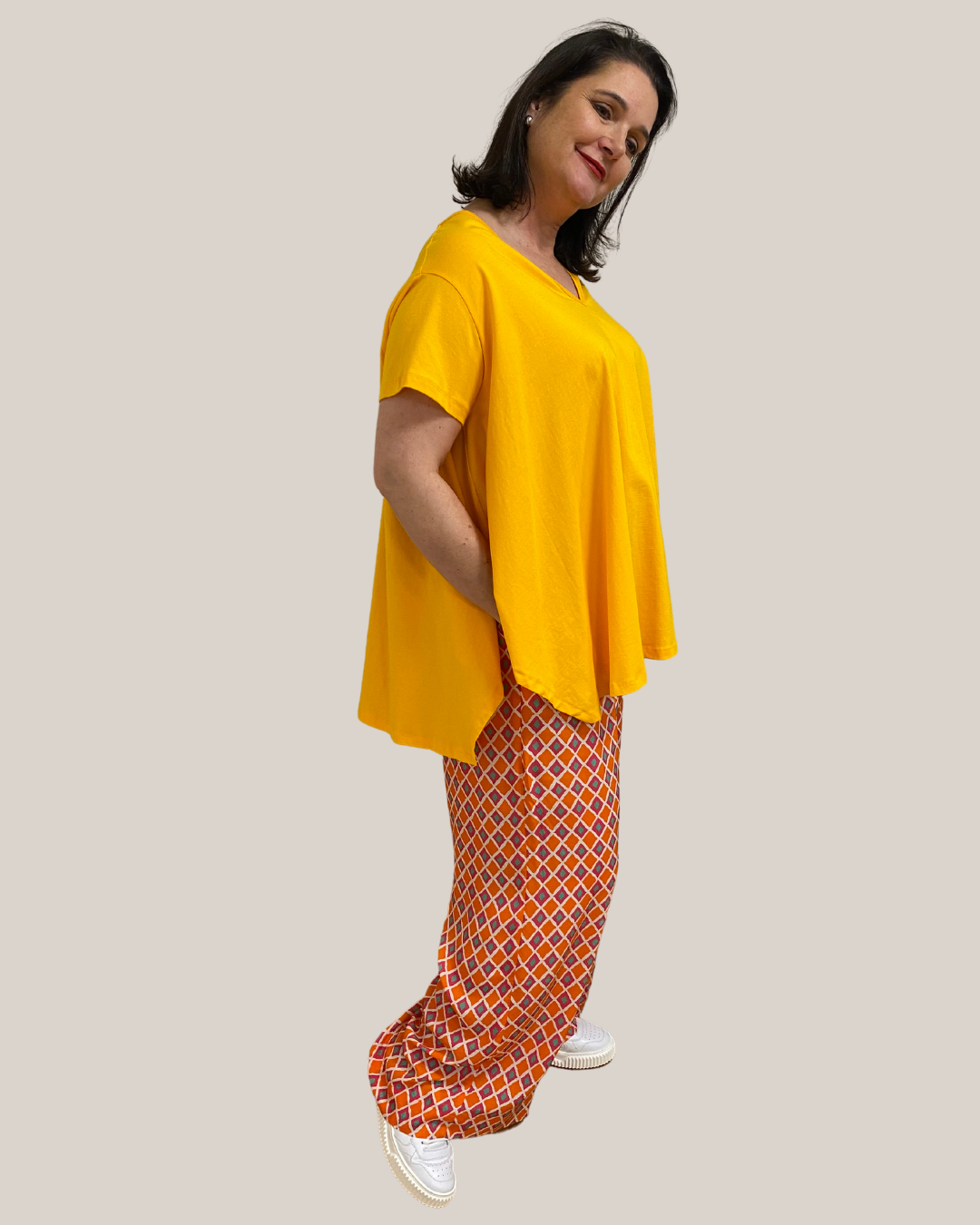 T-Shirt mit V-Ausschnitt und A-Form in Orange